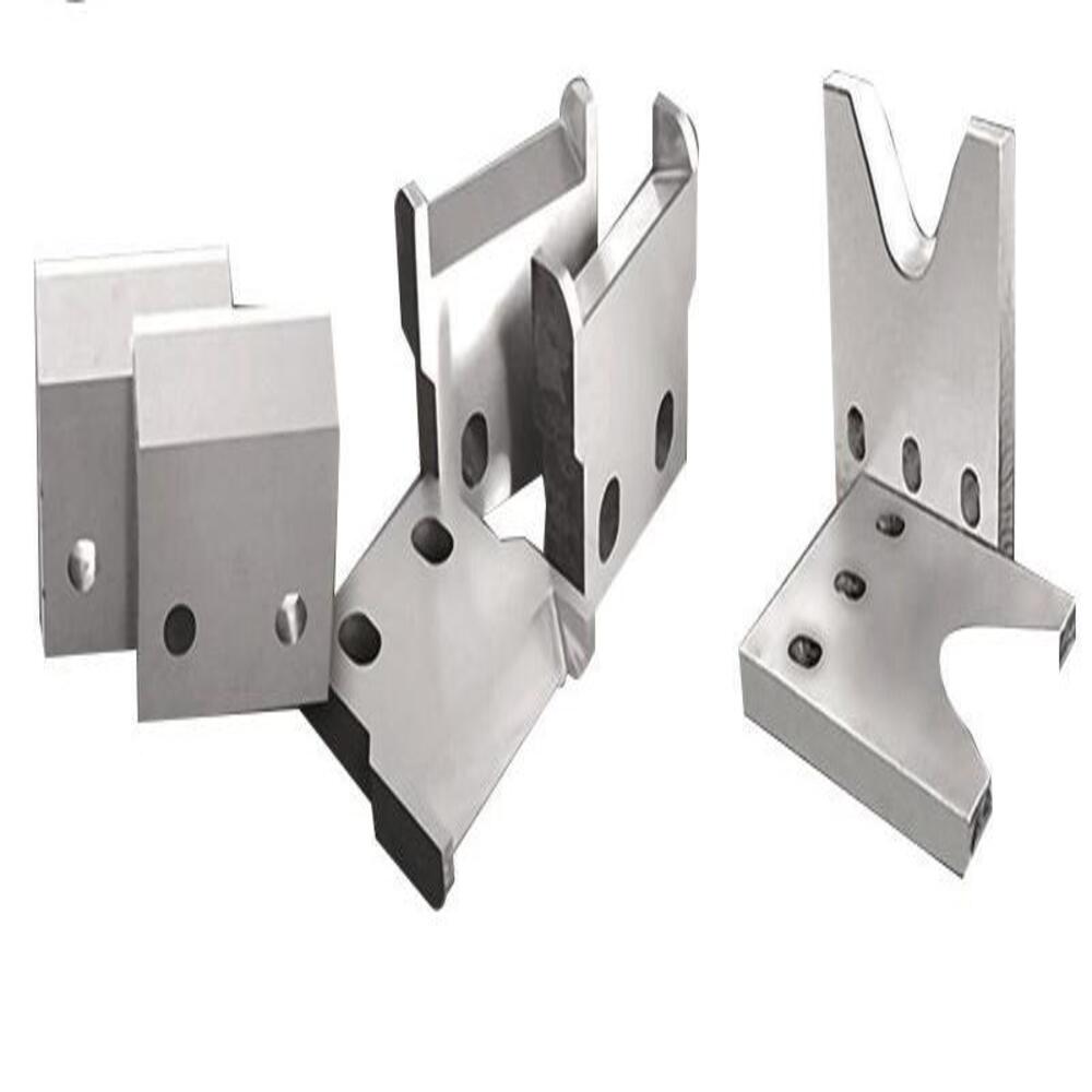 Máy cắt phế liệu H13 sử dụng lưỡi cắt bay để cắt thanh thép biến dạng.
   