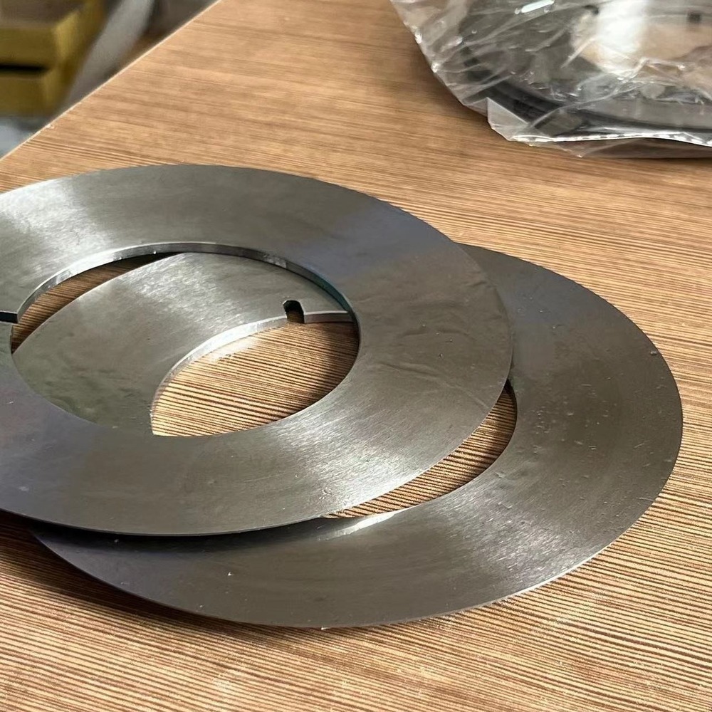 Dao cắt rãnh tròn bền bỉ, độ nhám bề mặt Ra0 2 Ra0 4, được mài bằng máy CNC cho khả năng cắt chính xác.
   