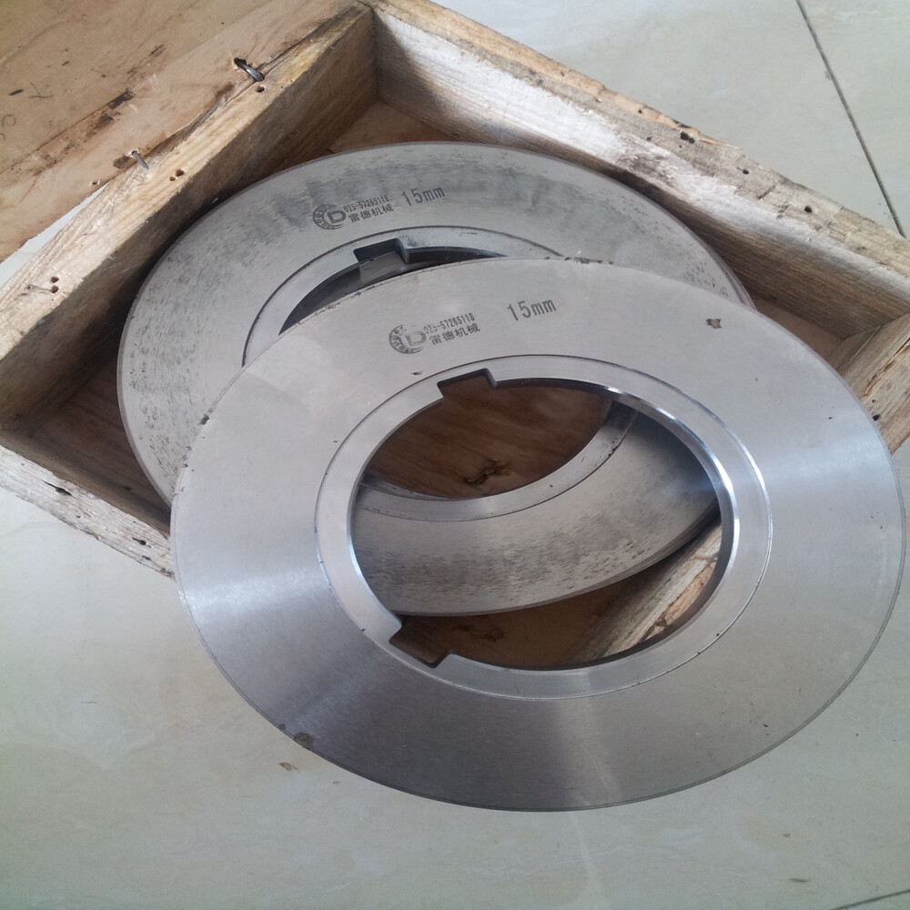 Dao cắt rãnh sắc bén cao HRC58 62, bề mặt nhẵn.
   