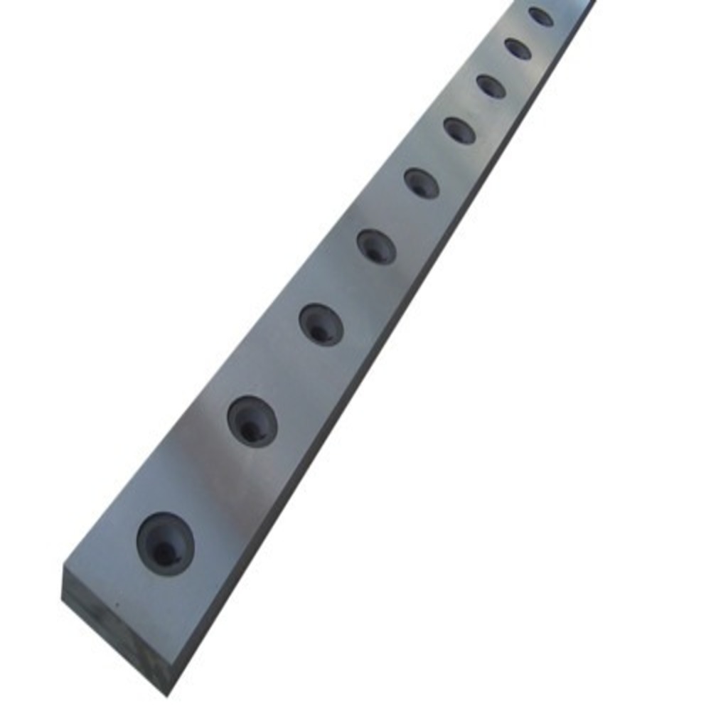 Lưỡi dao cắt tôn bằng thép không gỉ, dao cắt kiểu gi guillotine dùng cho máy cắt ngang.
   