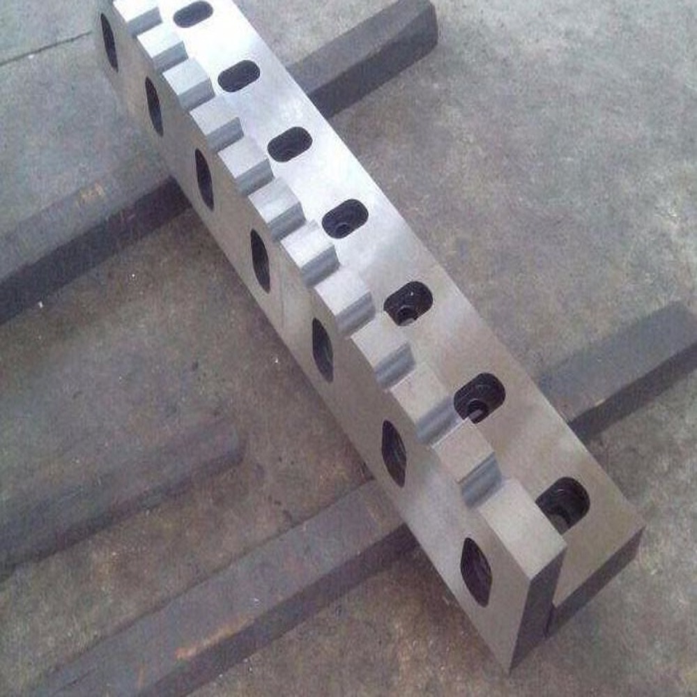 Lưỡi dao thép H13 dùng để cắt bê tông, dây sắt, lưỡi cắt điều chỉnh.
   